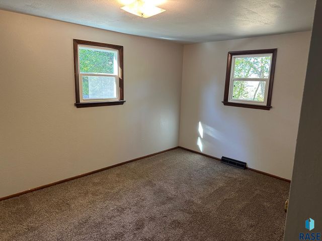 1314 E 61st St N Street N, Sioux Falls, SD 57104