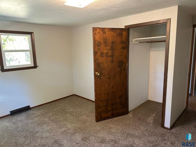 1314 E 61st St N Street N, Sioux Falls, SD 57104