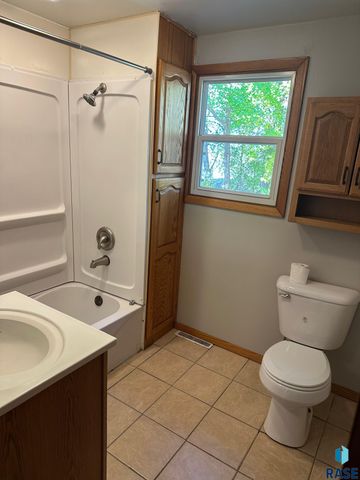 1314 E 61st St N Street N, Sioux Falls, SD 57104