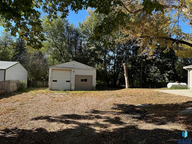 1314 E 61st St N Street N, Sioux Falls, SD 57104