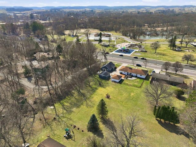 504 N Webb Avenue, Reedsburg, WI 53959