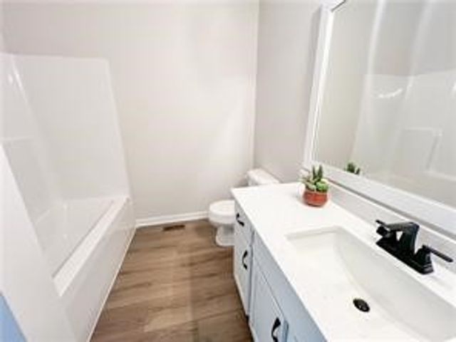 3012 Crest View Circle, Norwalk, IA 50211