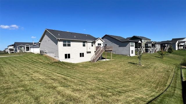 3012 Crest View Circle, Norwalk, IA 50211