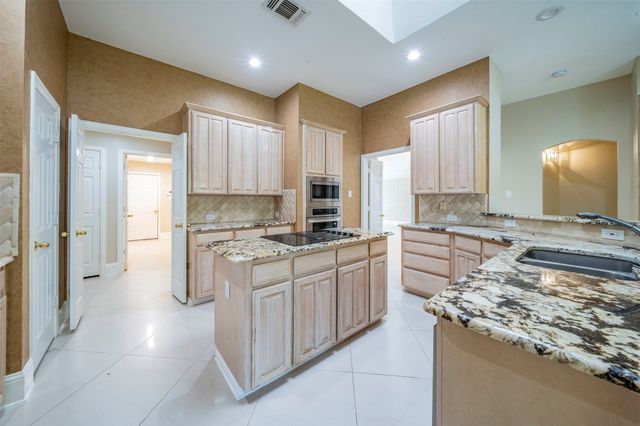 2231 Templeton Drive, Arlington, TX 76006