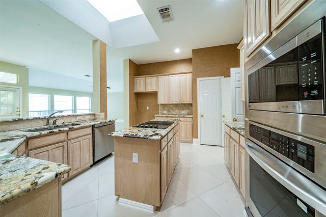2231 Templeton Drive, Arlington, TX 76006