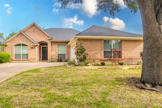 2231 Templeton Drive, Arlington, TX 76006
