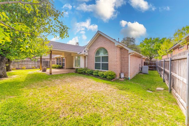 2231 Templeton Drive, Arlington, TX 76006