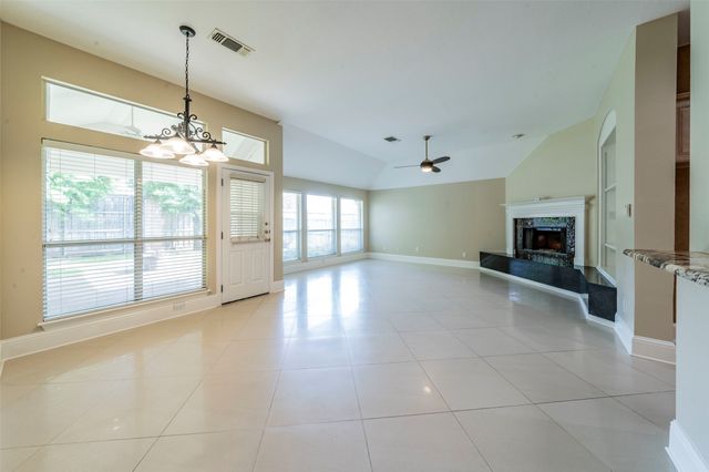 2231 Templeton Drive, Arlington, TX 76006
