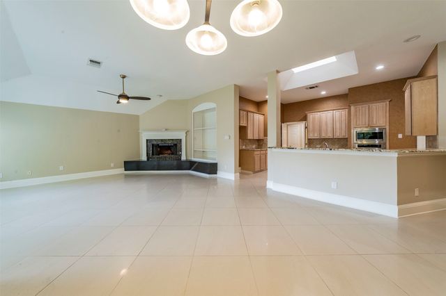 2231 Templeton Drive, Arlington, TX 76006