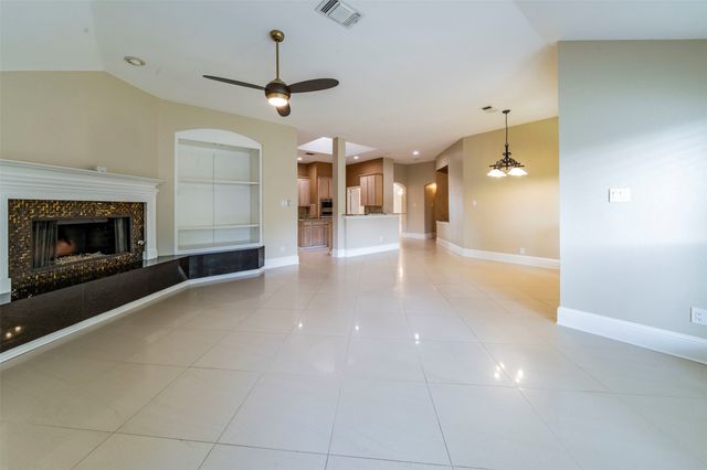 2231 Templeton Drive, Arlington, TX 76006