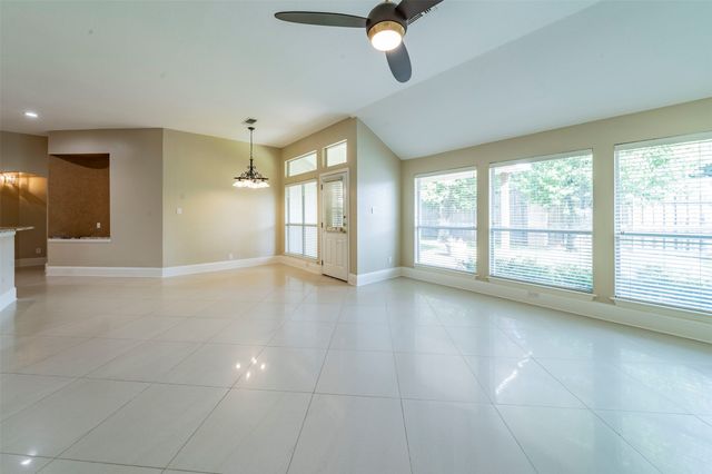2231 Templeton Drive, Arlington, TX 76006