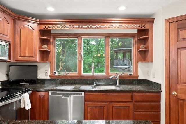 11 Marlboro Rd, Georgetown, MA 01833