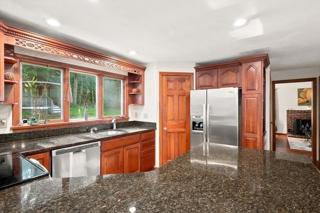 11 Marlboro Rd, Georgetown, MA 01833