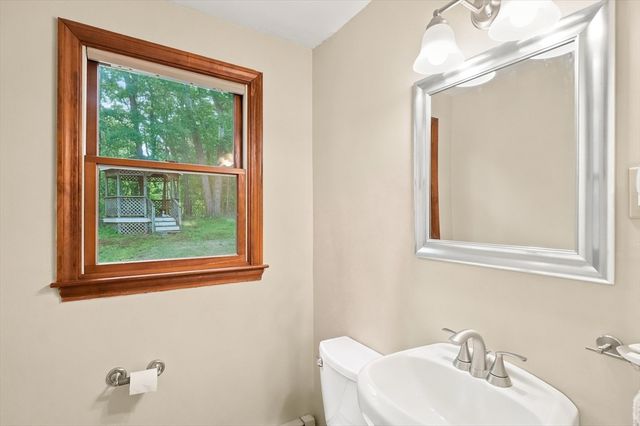 11 Marlboro Rd, Georgetown, MA 01833
