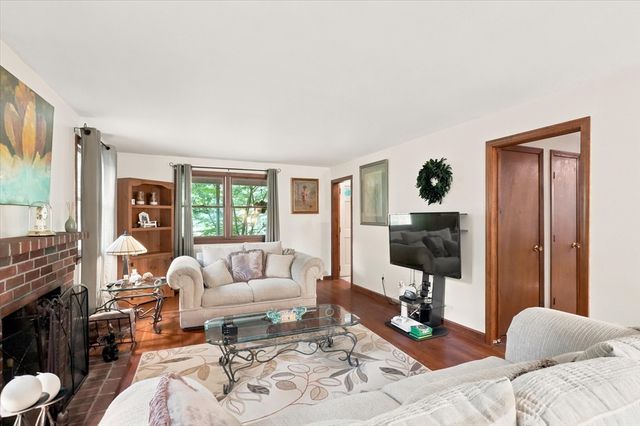 11 Marlboro Rd, Georgetown, MA 01833