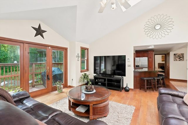 11 Marlboro Rd, Georgetown, MA 01833