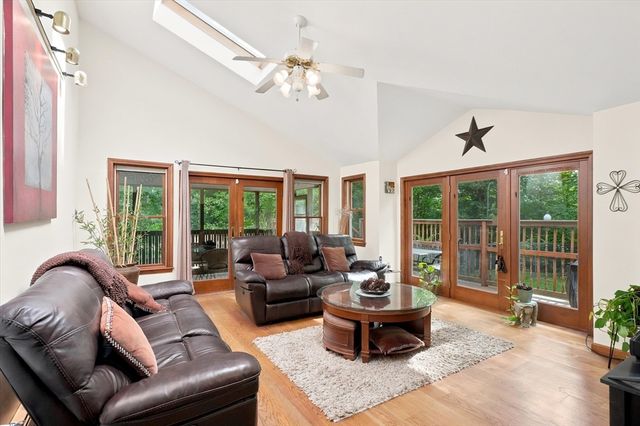 11 Marlboro Rd, Georgetown, MA 01833