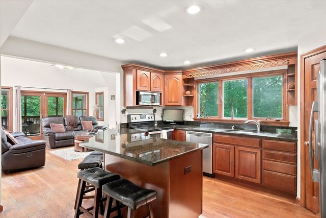 11 Marlboro Rd, Georgetown, MA 01833