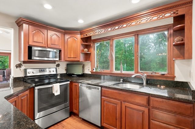 11 Marlboro Rd, Georgetown, MA 01833