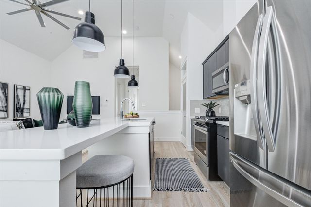 1131 W 17th Street A, Houston, TX 77008