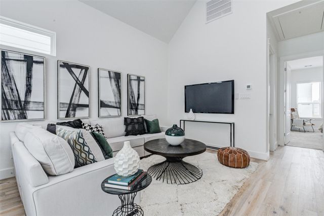 1131 W 17th Street A, Houston, TX 77008