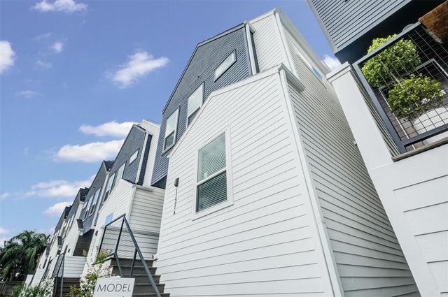 1131 W 17th Street A, Houston, TX 77008