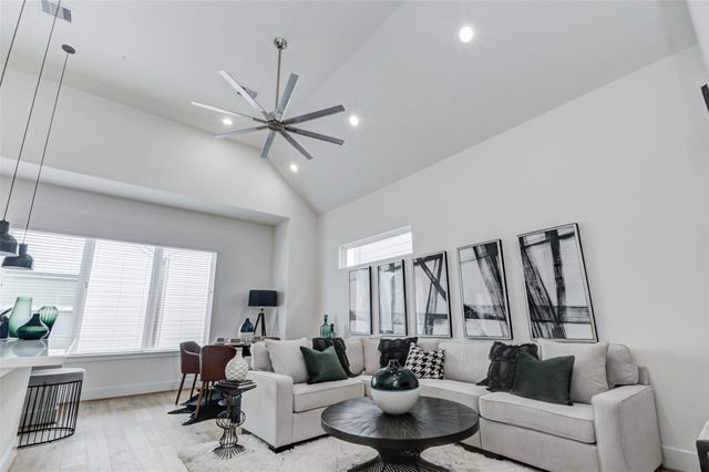 1131 W 17th Street A, Houston, TX 77008