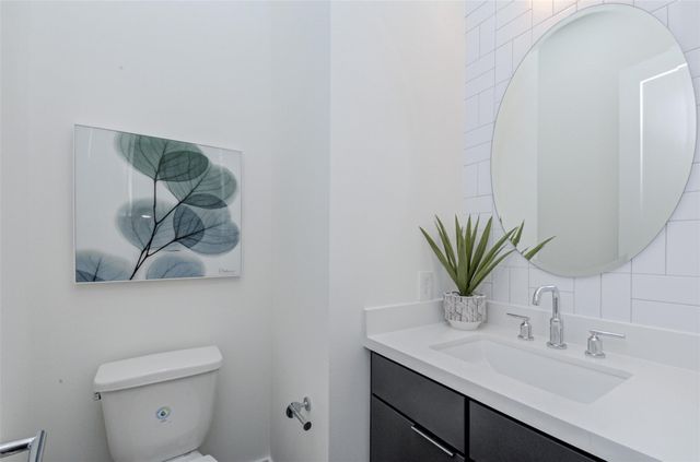 1131 W 17th Street A, Houston, TX 77008