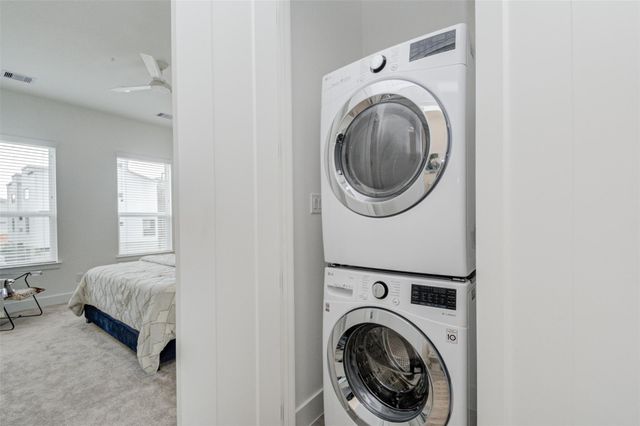 1131 W 17th Street A, Houston, TX 77008