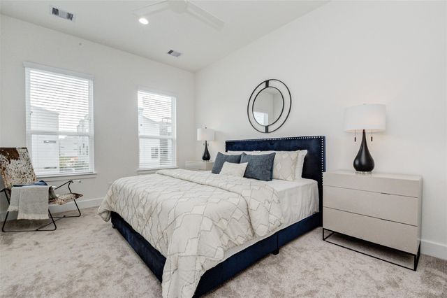 1131 W 17th Street A, Houston, TX 77008