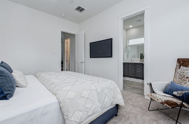 1131 W 17th Street A, Houston, TX 77008