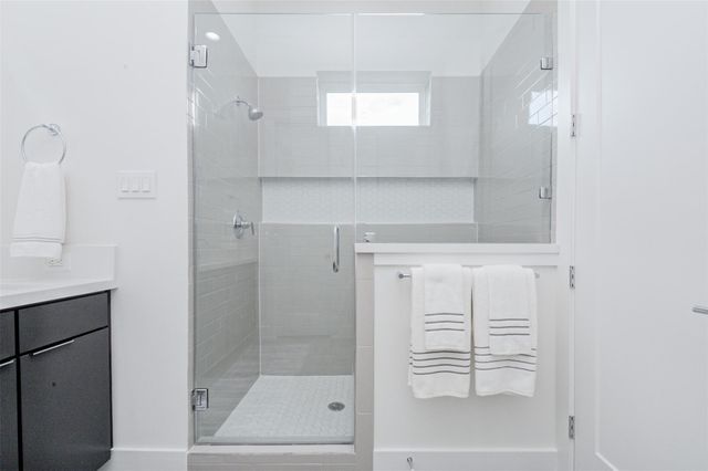 1131 W 17th Street A, Houston, TX 77008