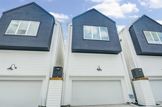 1131 W 17th Street A, Houston, TX 77008