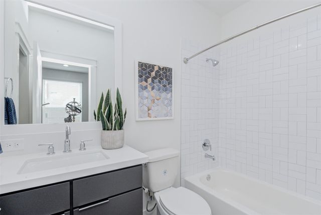 1131 W 17th Street A, Houston, TX 77008