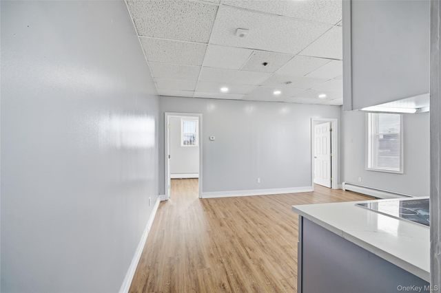 32B Main W 2, Bay Shore, NY 11706