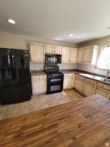 511 S SPANISH FIELDS DR, Spanish Fork, UT 84660