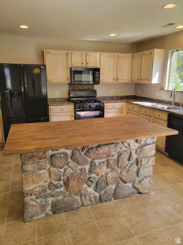 511 S SPANISH FIELDS DR, Spanish Fork, UT 84660