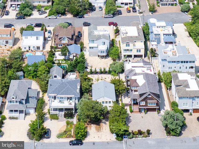 12 E 26 ST, Barnegat Light, NJ 08006