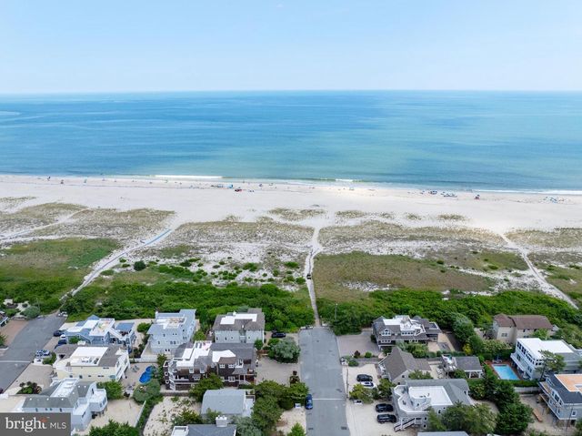 12 E 26 ST, Barnegat Light, NJ 08006