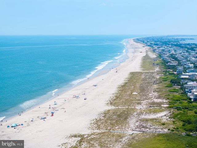12 E 26 ST, Barnegat Light, NJ 08006