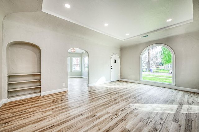 4345 E Iowa Avenue, Fresno, CA 93702