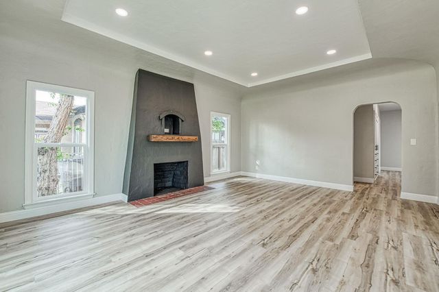 4345 E Iowa Avenue, Fresno, CA 93702