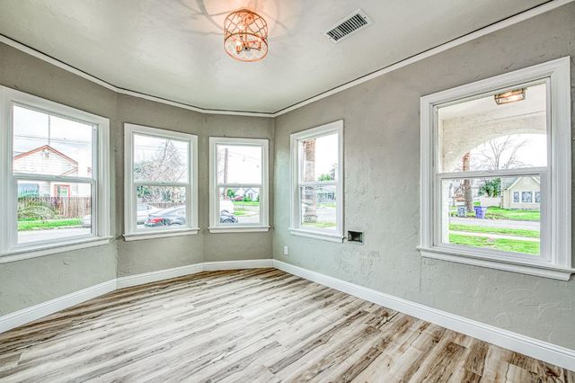 4345 E Iowa Avenue, Fresno, CA 93702