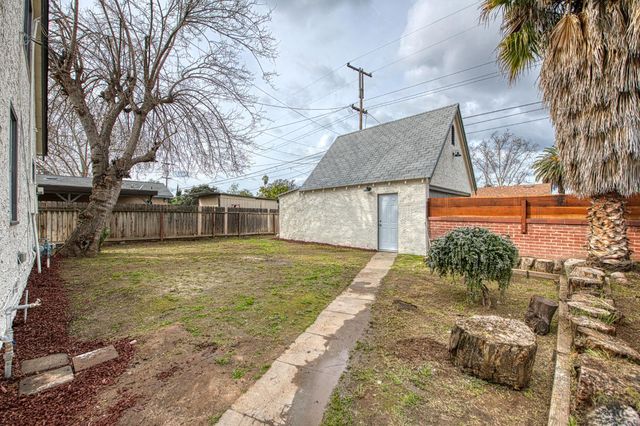 4345 E Iowa Avenue, Fresno, CA 93702