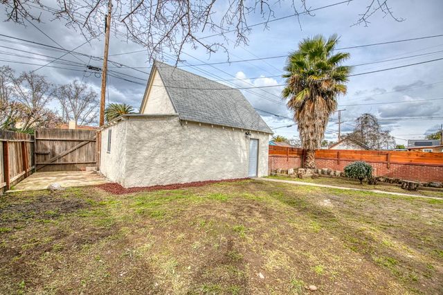 4345 E Iowa Avenue, Fresno, CA 93702
