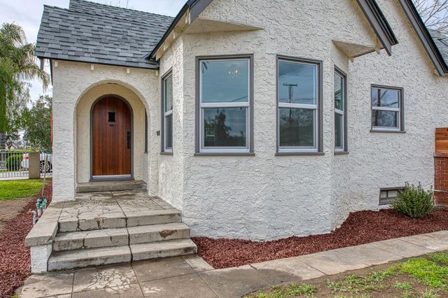 4345 E Iowa Avenue, Fresno, CA 93702