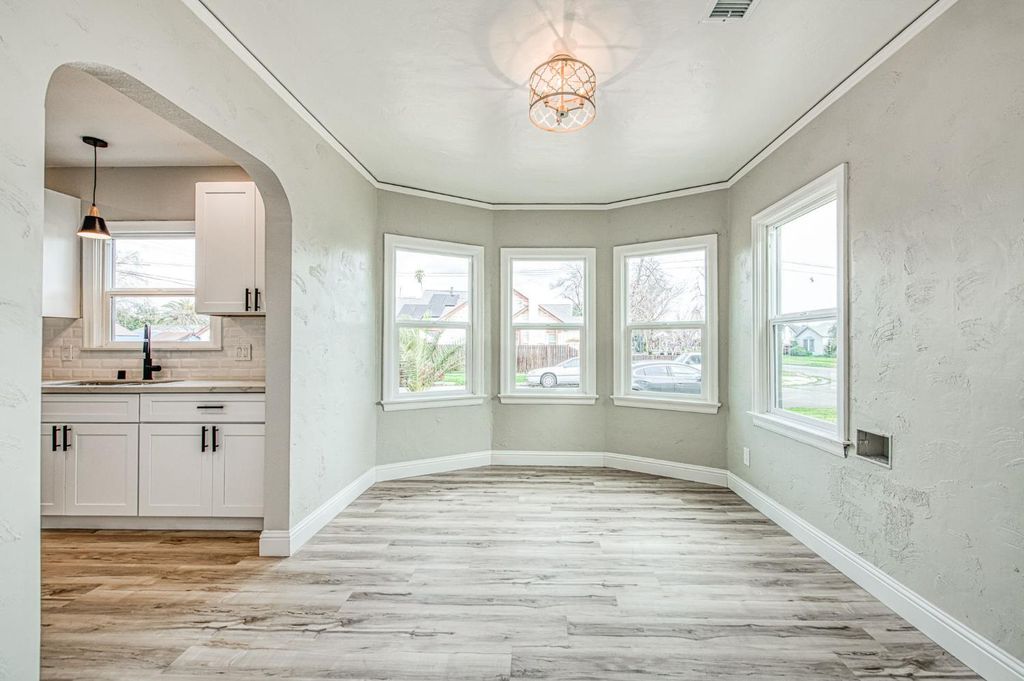 Image 12 of property listing at 4345 E Iowa Avenue, Fresno, CA 93702