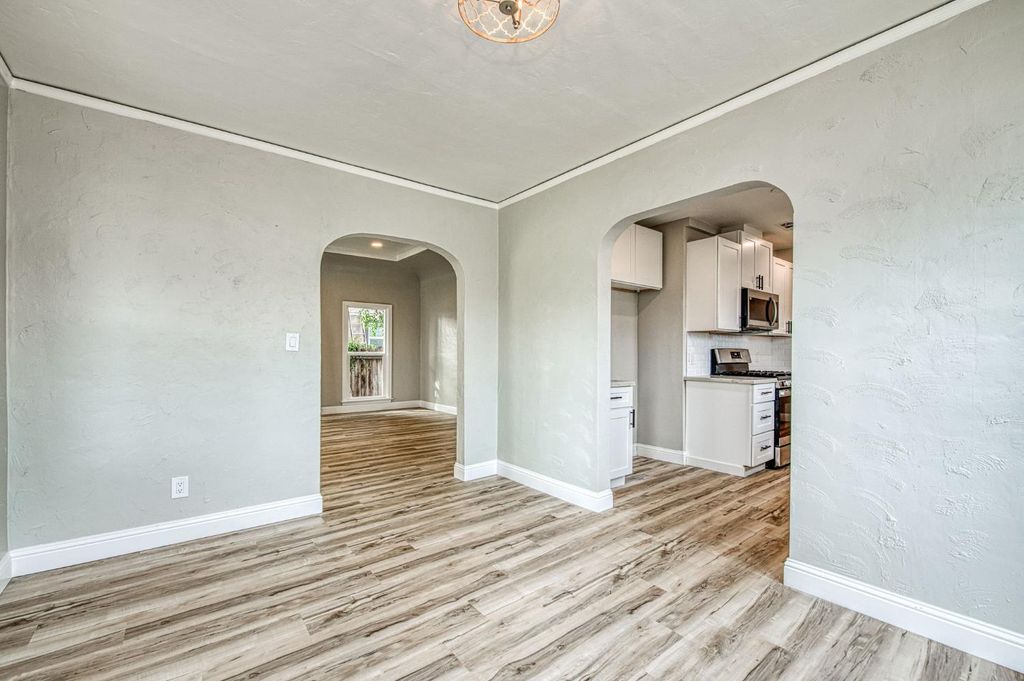 Image 14 of property listing at 4345 E Iowa Avenue, Fresno, CA 93702