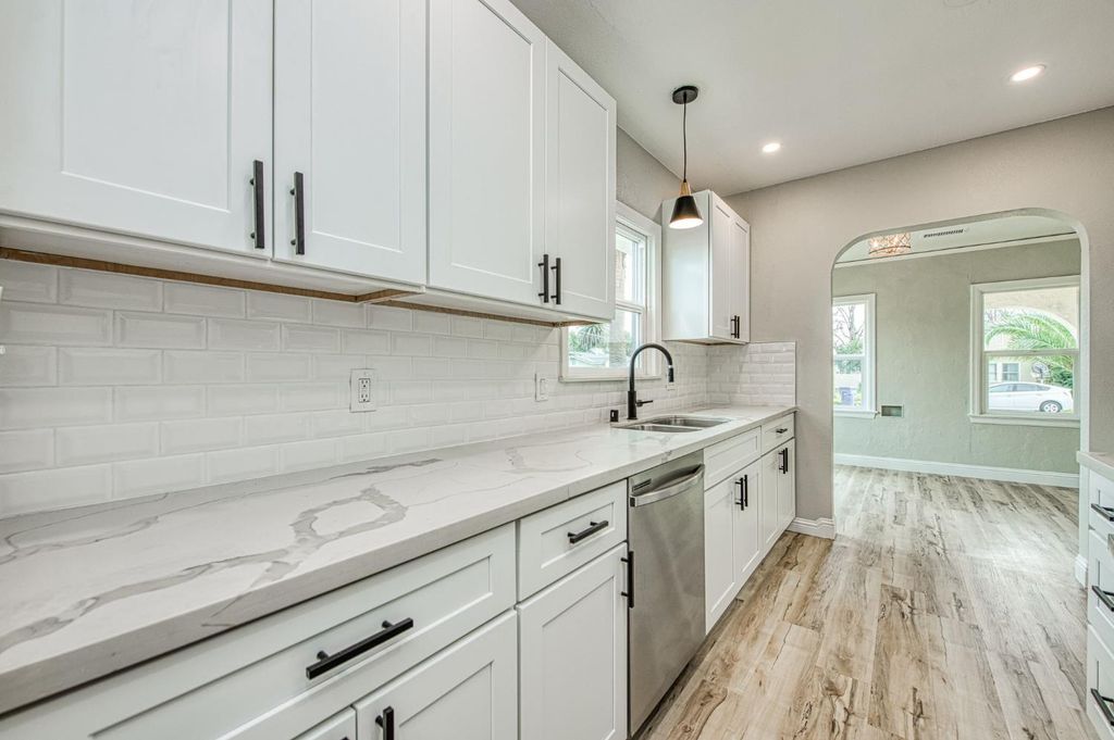 Image 19 of property listing at 4345 E Iowa Avenue, Fresno, CA 93702