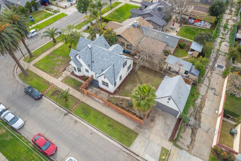 Image 2 of property listing at 4345 E Iowa Avenue, Fresno, CA 93702